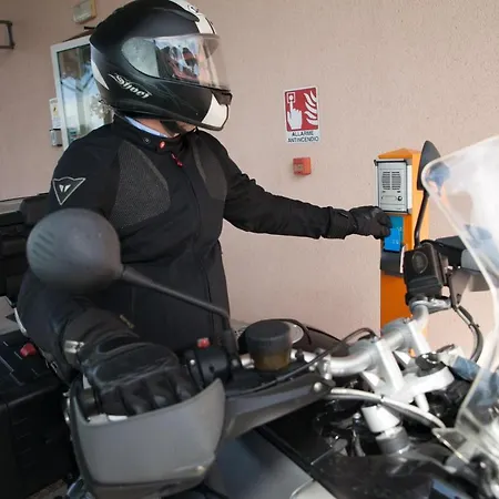 Autohotel Отель 3*